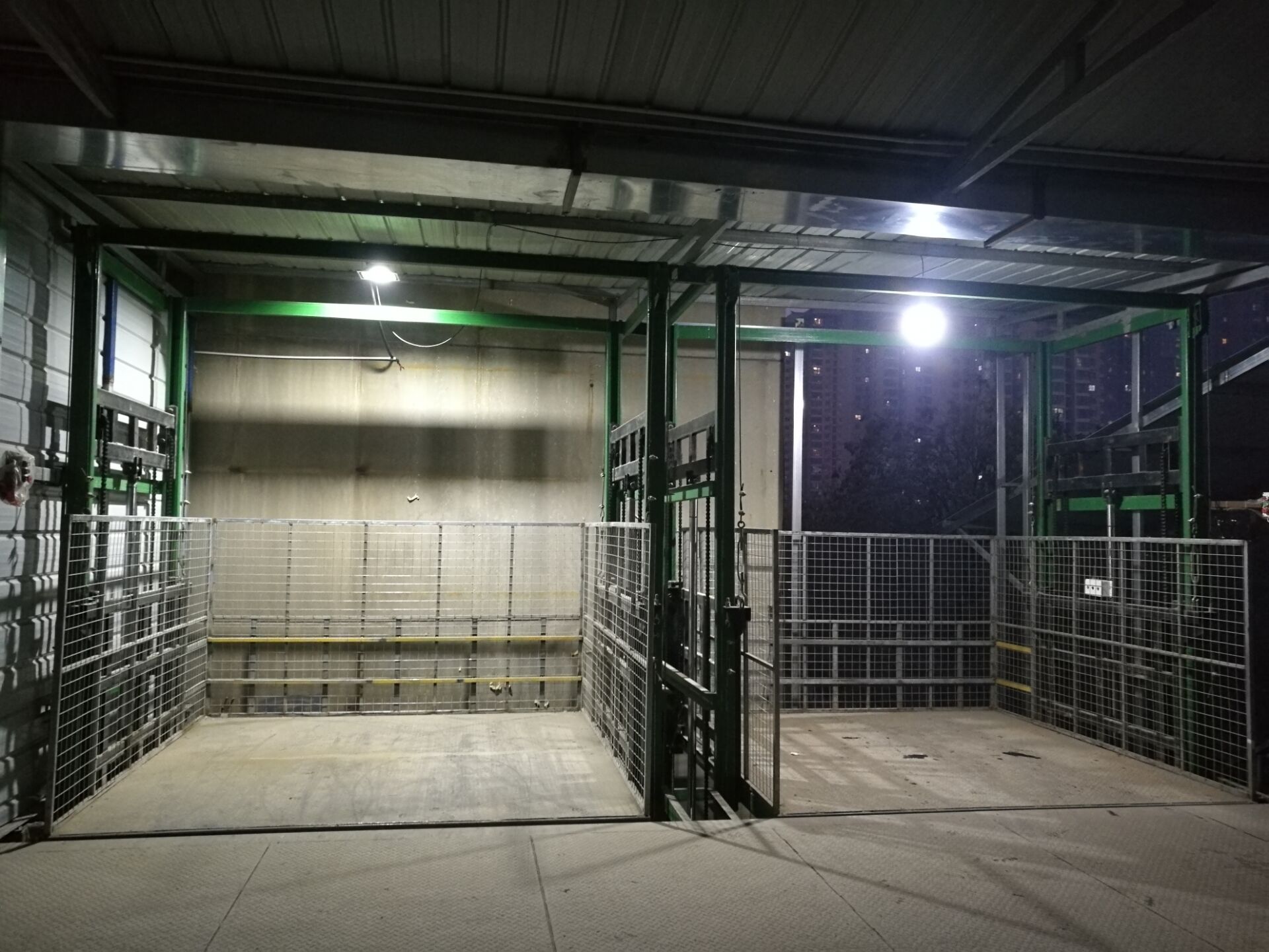 1480686624363819.jpg 導軌(gui)式升降(jiang)機