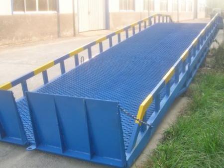 移動式(shì)登車橋(qiáo)多少錢(qián)-西安移(yi)動式登(dēng)車橋多(duo)少錢