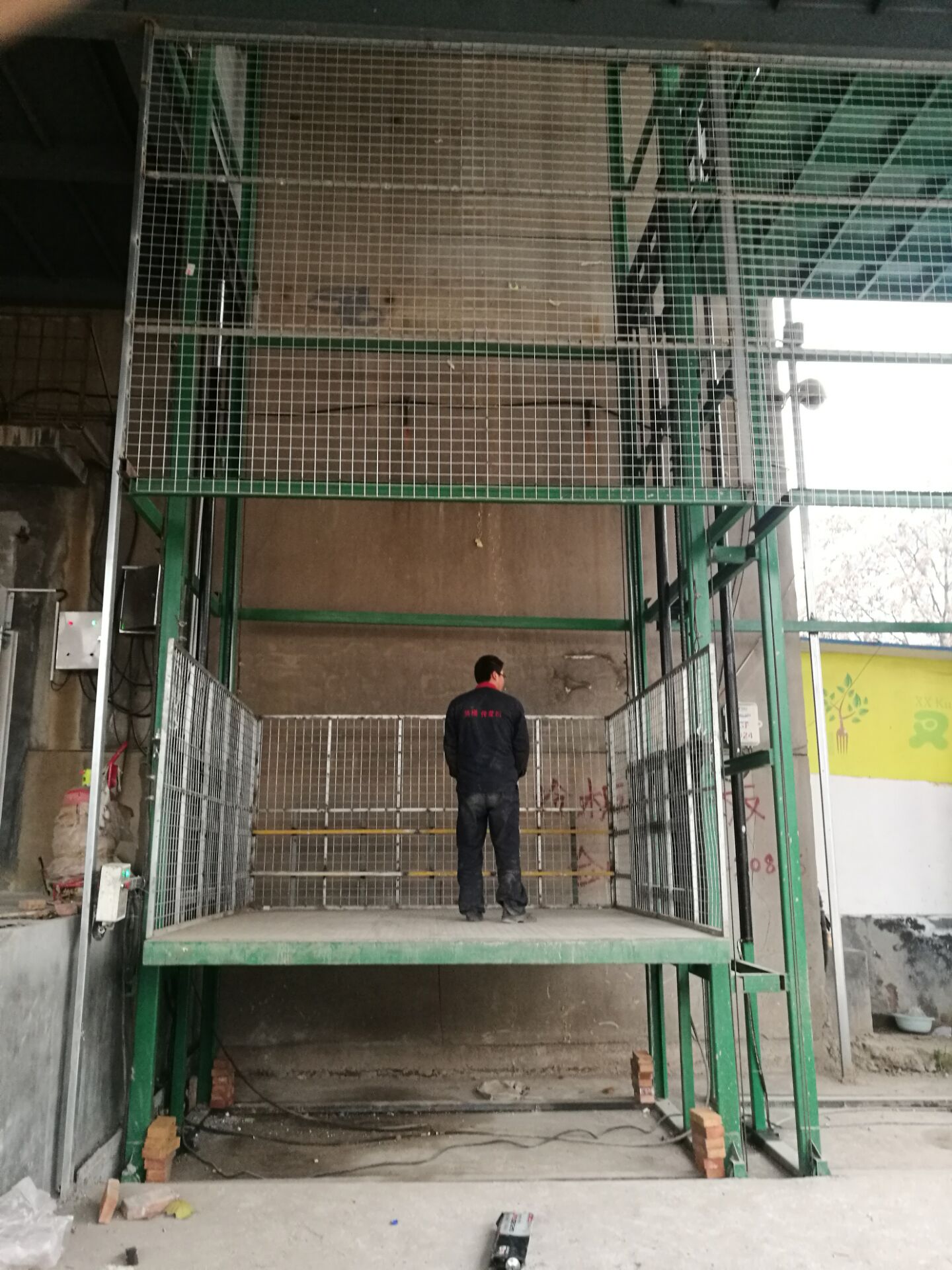 1480686741622499.jpg 液壓貨梯(ti)